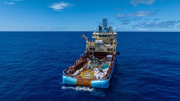 Plastic catch onboard the support vessels of System 03