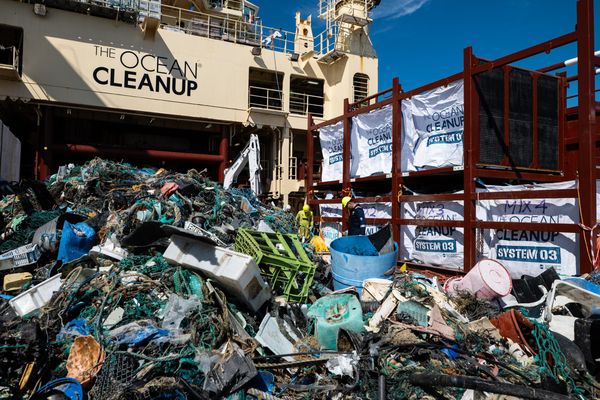 Plastic catch on board the support vessels of System 03