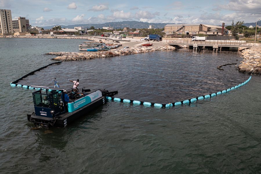 Kingston Harbour, Jamaica, Barnes Gully barrier and tender